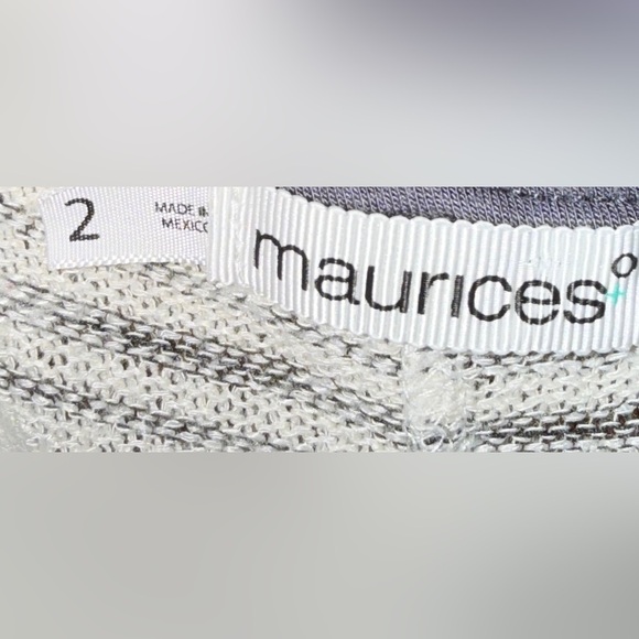 Maurices Cream Graphic Short Sleeve Tee - Picture 4 of 5